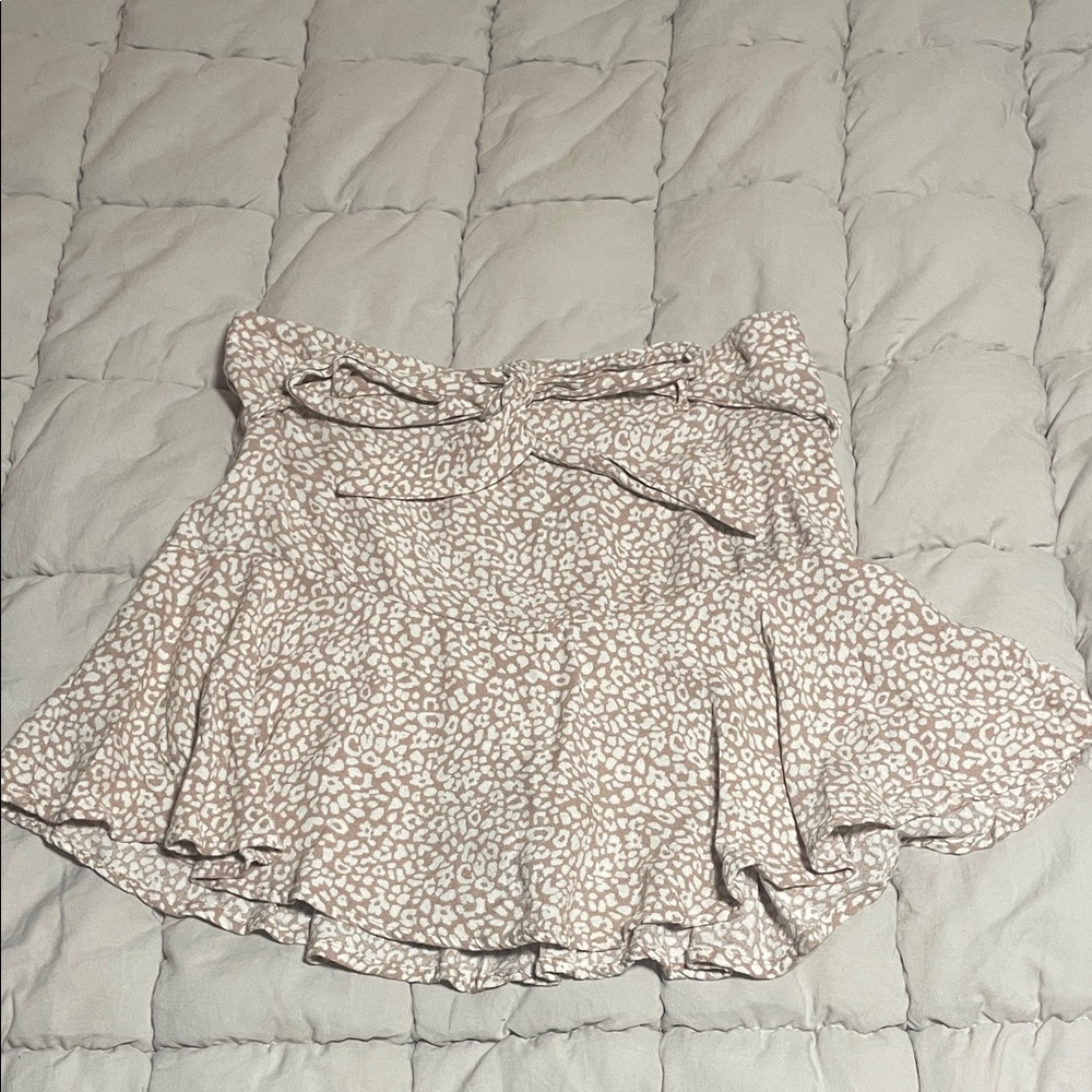 URBAN Romantics Beige and White Mini Skirt
